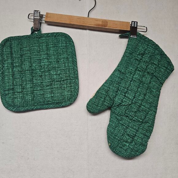 Mickey Mouse Christmas Vintage Kitchen Oven Mitt and Pot Holder - Picture 5 of 6